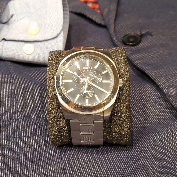 VTG Vintage Men's Guess Watch - Picture 3 of 8